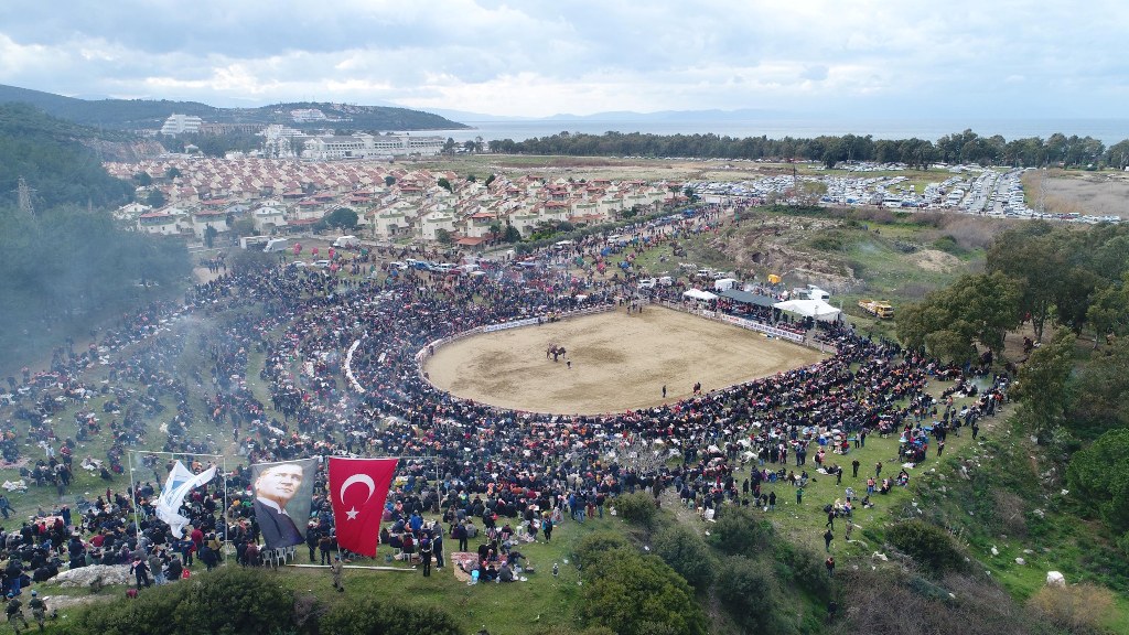 Selçuk'ta büyük şölen: Deve güreşlerinin Kırkpınar'ı!