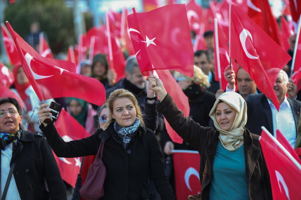 İzmir'de 'Zeytin Dalı Harekatı'na destek yürüyüşü