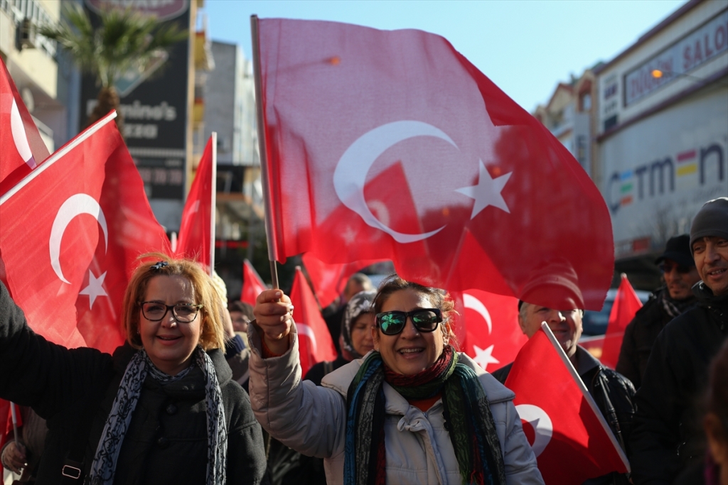 İzmir'de 'Zeytin Dalı Harekatı'na destek yürüyüşü
