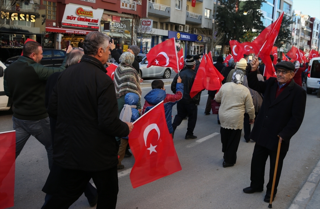 İzmir'de 'Zeytin Dalı Harekatı'na destek yürüyüşü
