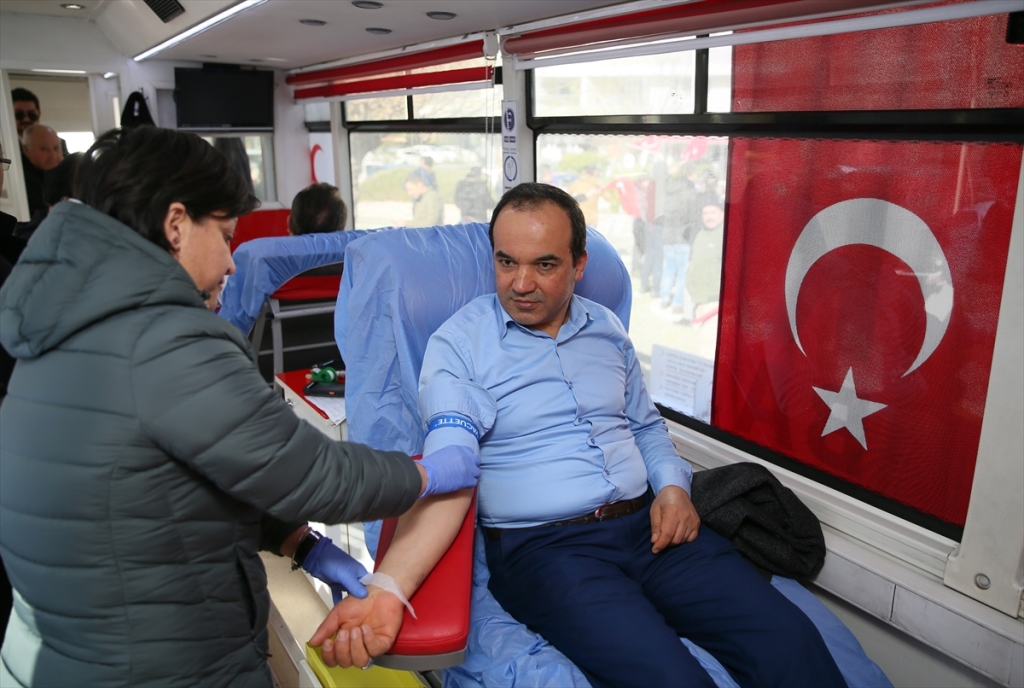 İzmir'de 'Zeytin Dalı Harekatı'na destek yürüyüşü