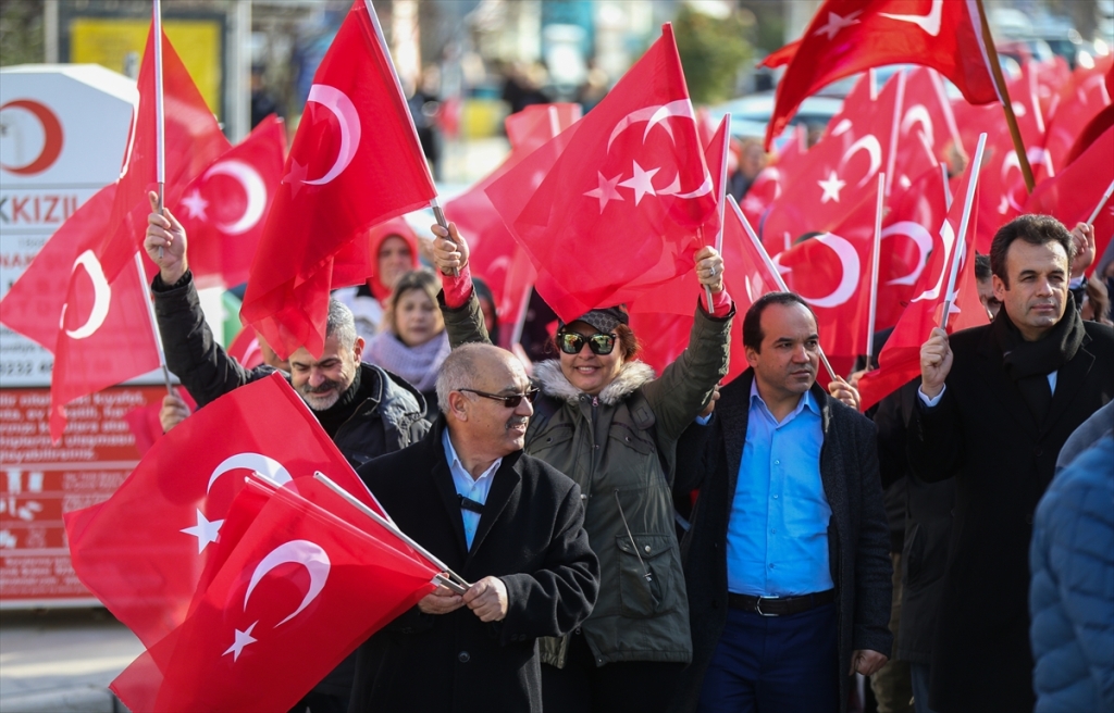 İzmir'de 'Zeytin Dalı Harekatı'na destek yürüyüşü