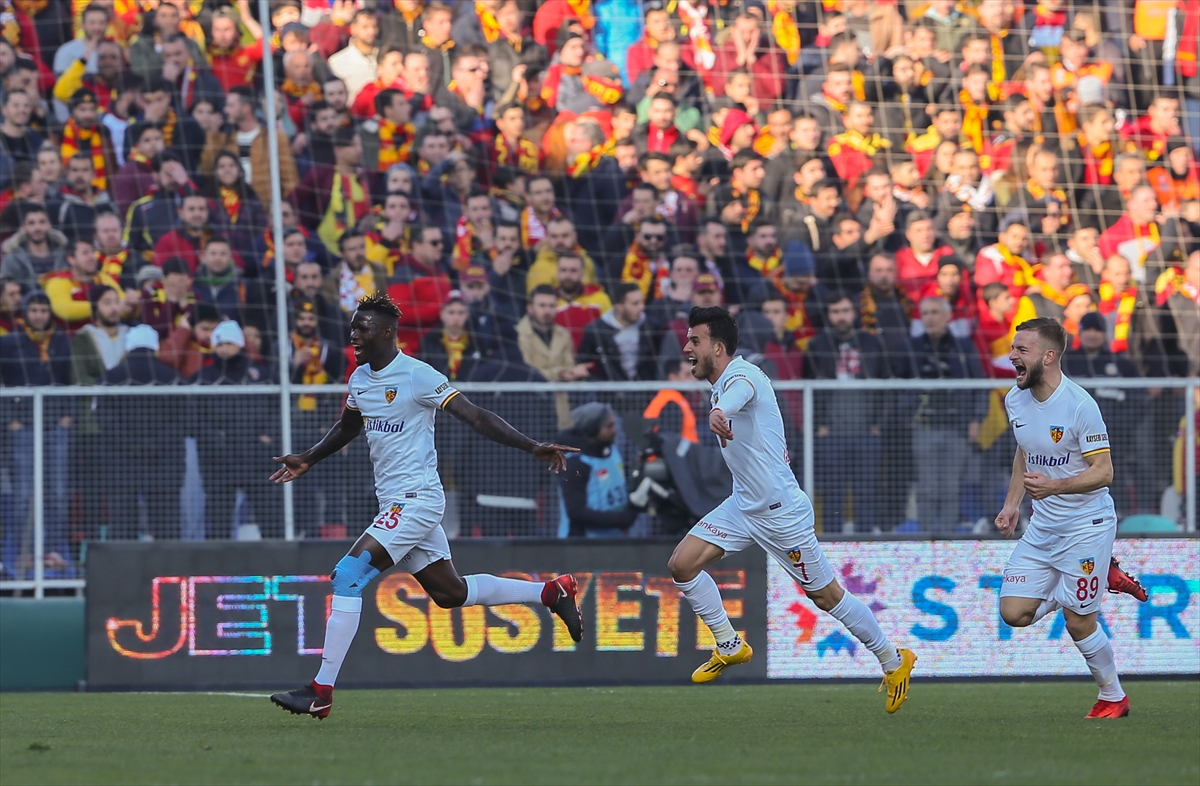 Göztepe Kayserispor'u ağırladı