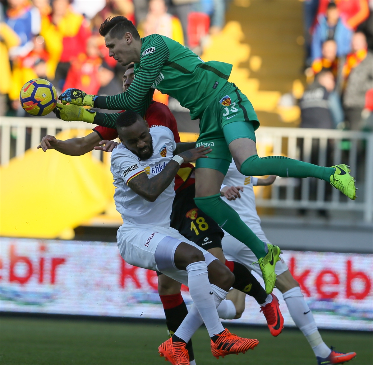 Göztepe Kayserispor'u ağırladı