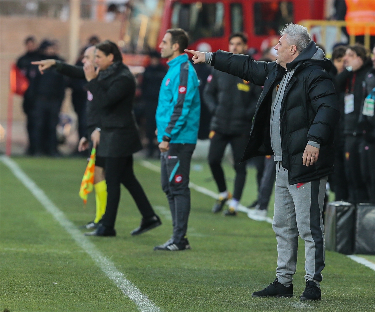 Göztepe Kayserispor'u ağırladı
