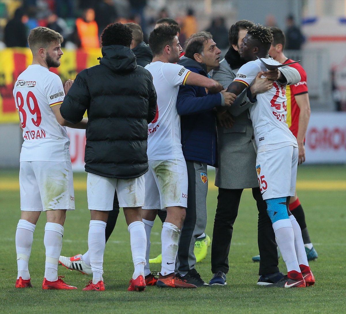 Göztepe Kayserispor'u ağırladı