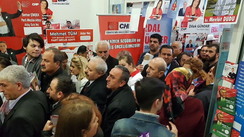 Kurultayda ikinci gün... PM heyecanı
