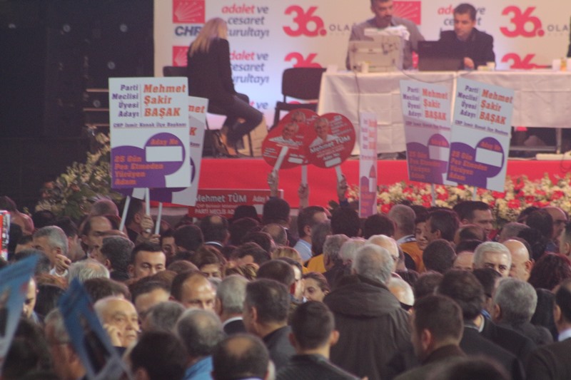 Kurultayda ikinci gün... PM heyecanı