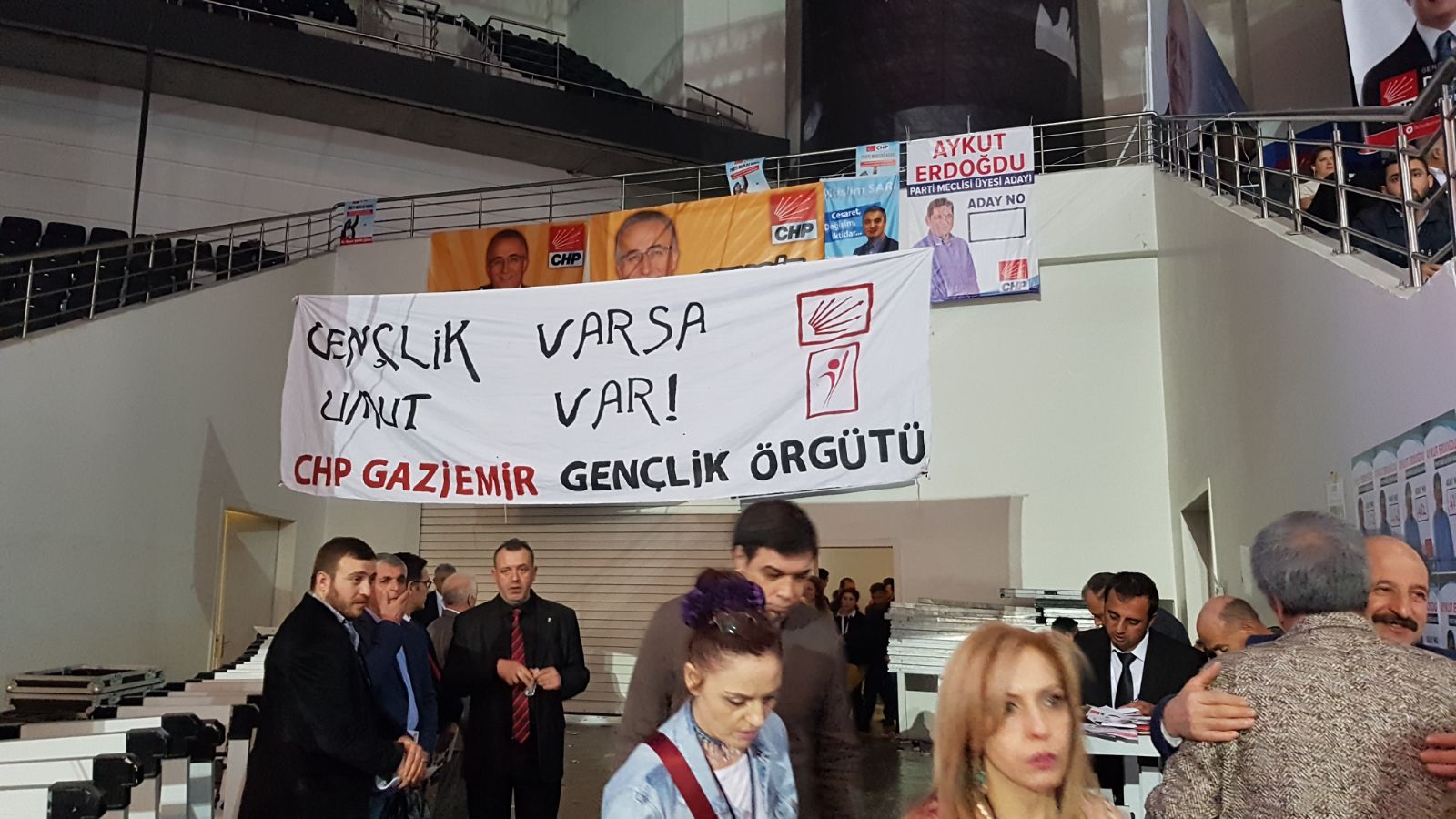 Kurultayda ikinci gün... PM heyecanı