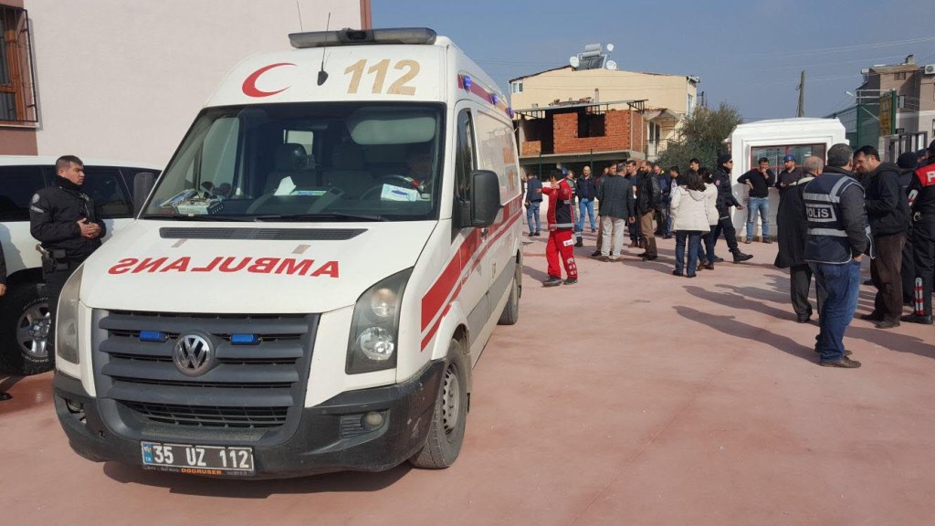 İzmir'de okulda doğalgaz patlaması