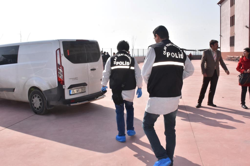 İzmir'de okulda doğalgaz patlaması