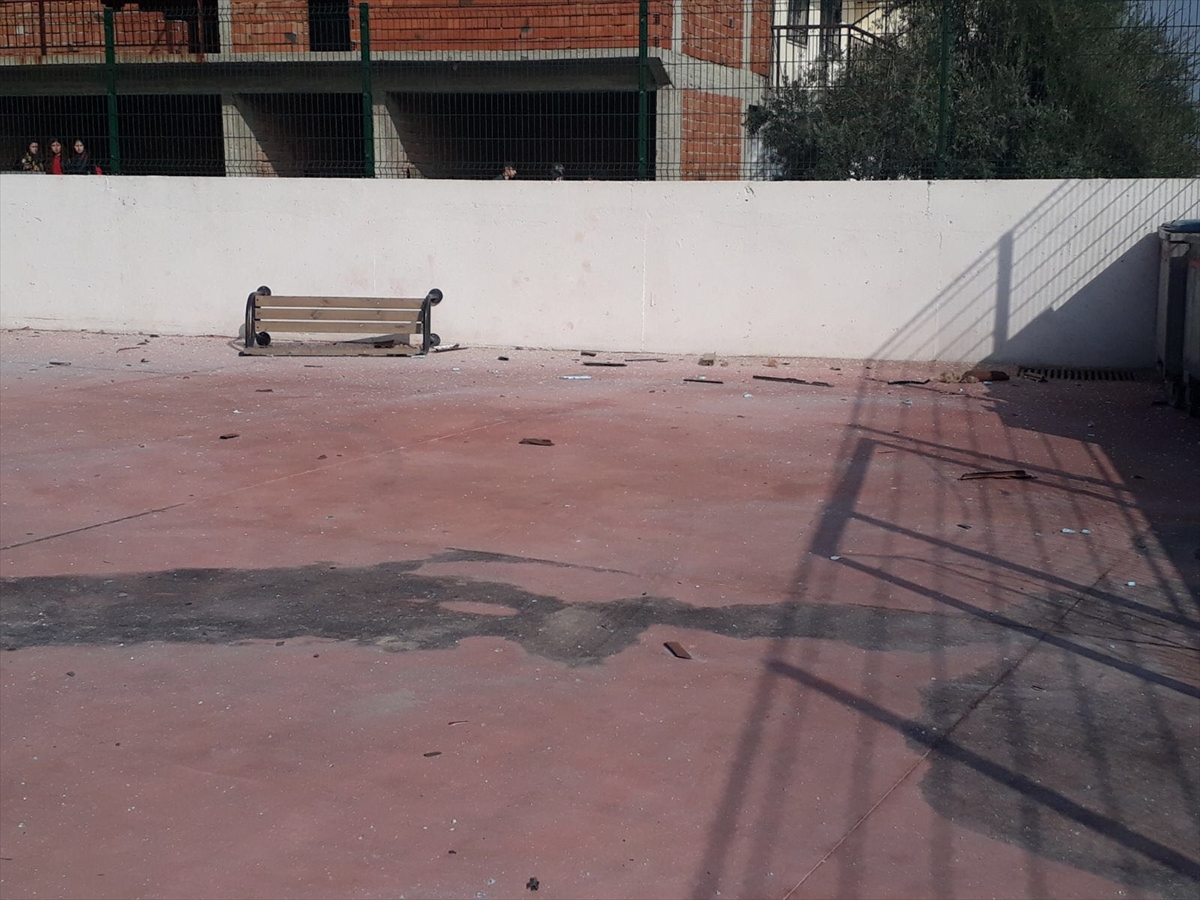 İzmir'de okulda doğalgaz patlaması