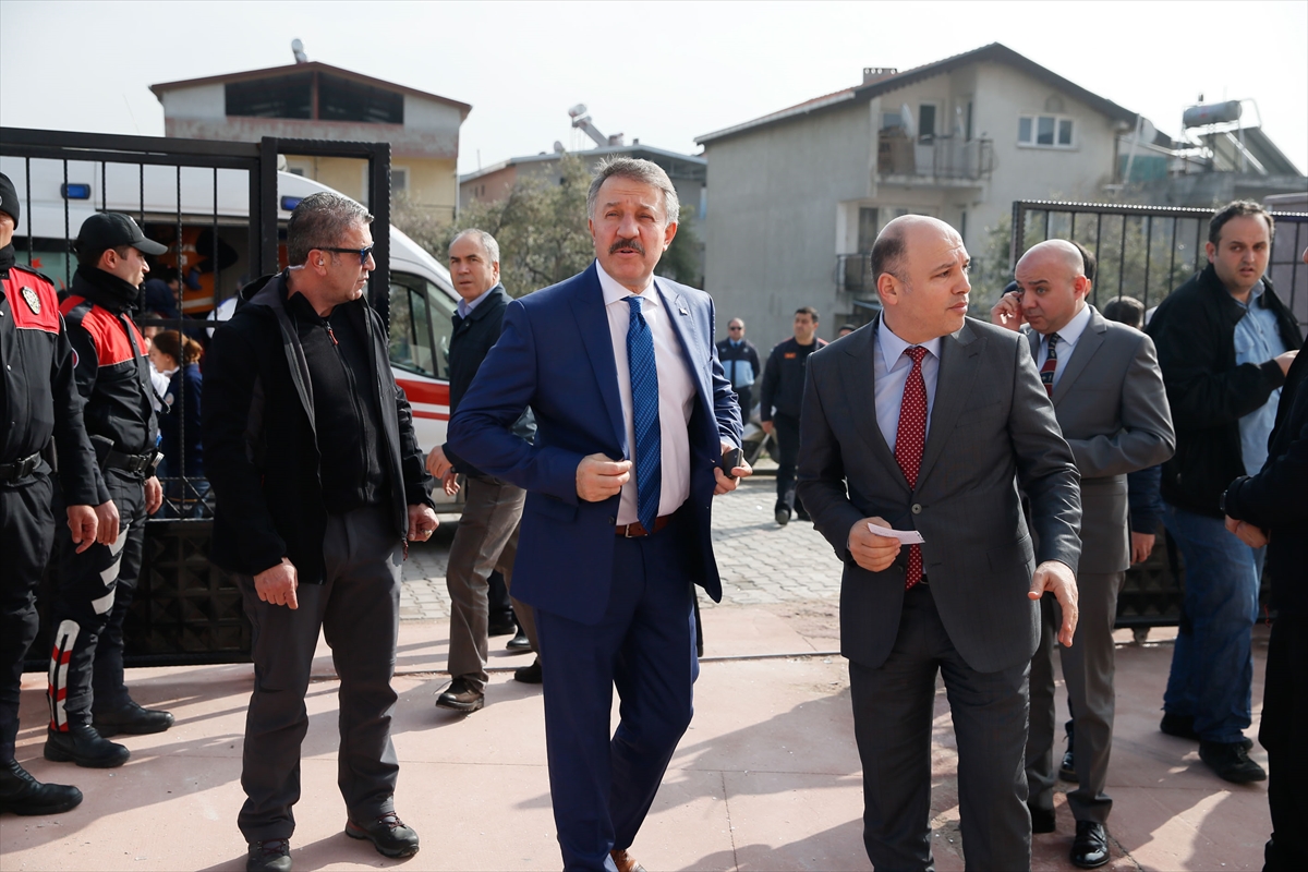 İzmir'de okulda doğalgaz patlaması