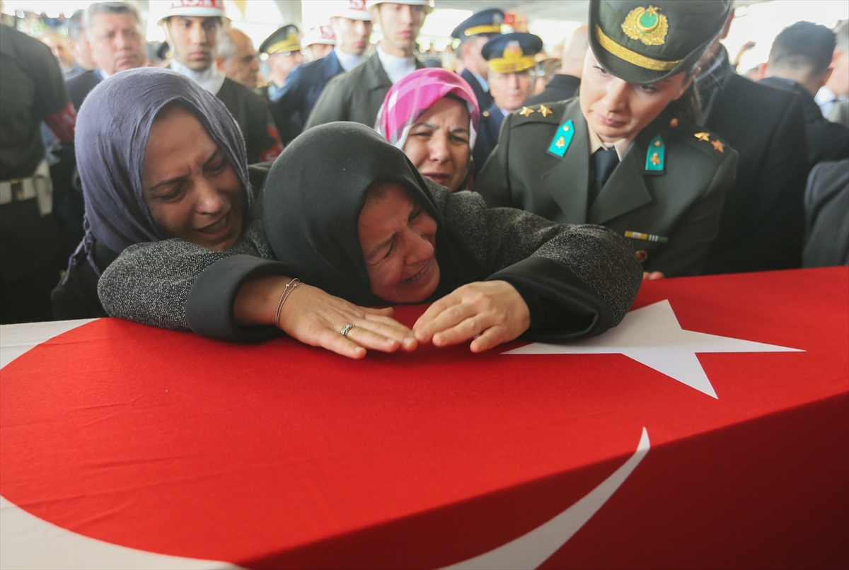 Şehit Pilot Yüzbaşı Karaman son yolculuğuna uğurlandı