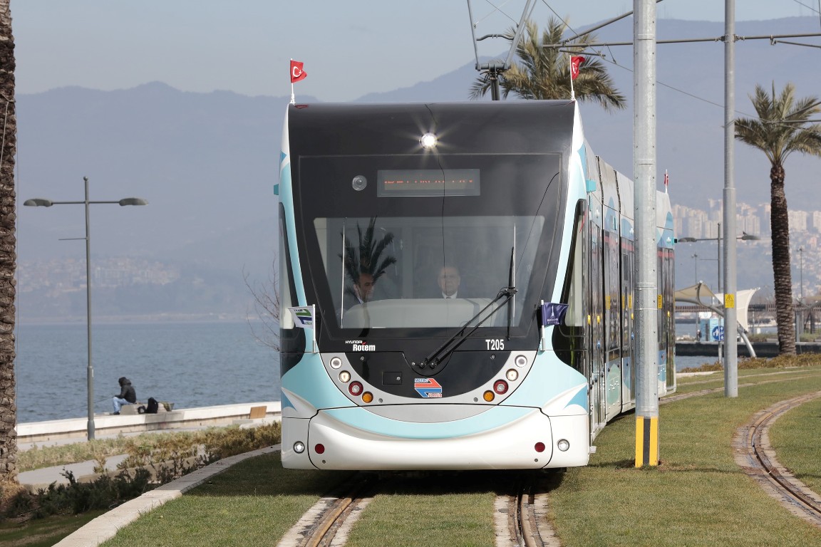 Konak Tramvayı'nda test sürüşü başladı