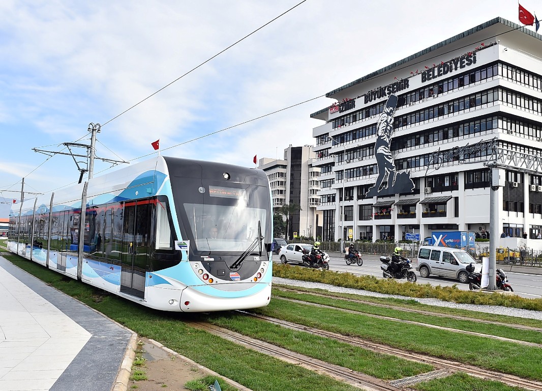 Konak Tramvayı'nda test sürüşü başladı