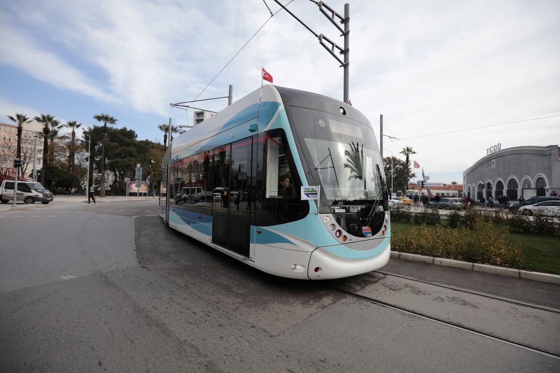 Konak Tramvayı'nda test sürüşü başladı