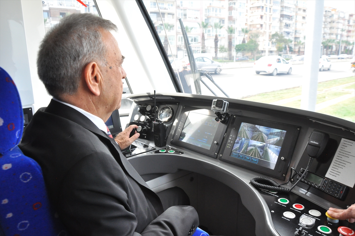 Konak Tramvayı'nda test sürüşü başladı
