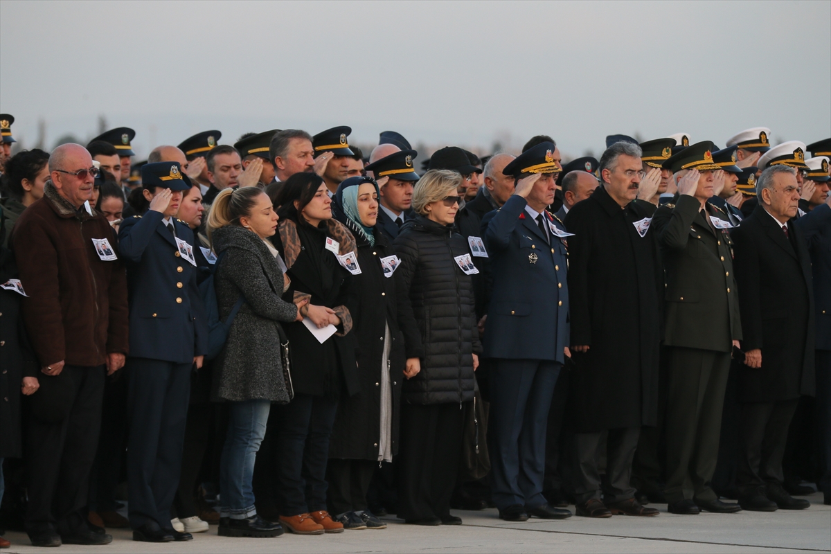 Şehit pilotlar memleketlerine uğurlandı