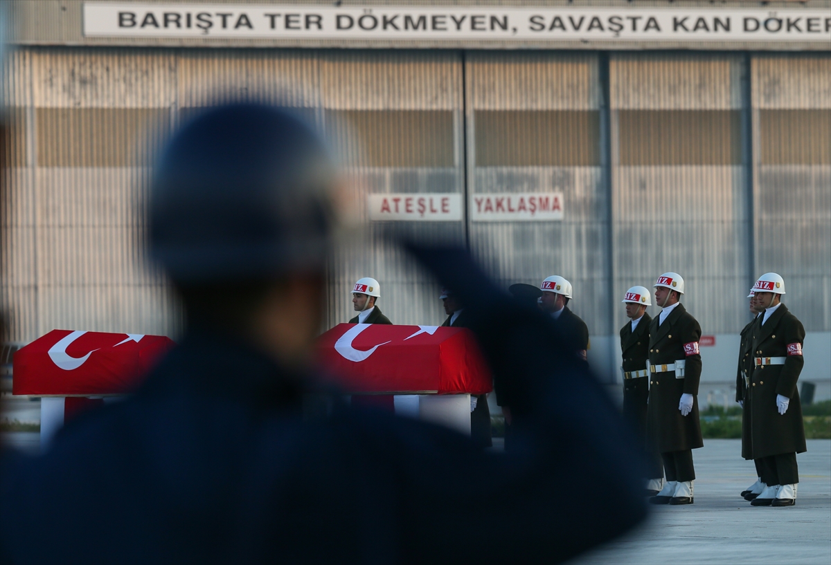 Şehit pilotlar memleketlerine uğurlandı