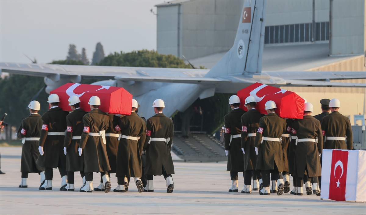 Şehit pilotlar memleketlerine uğurlandı