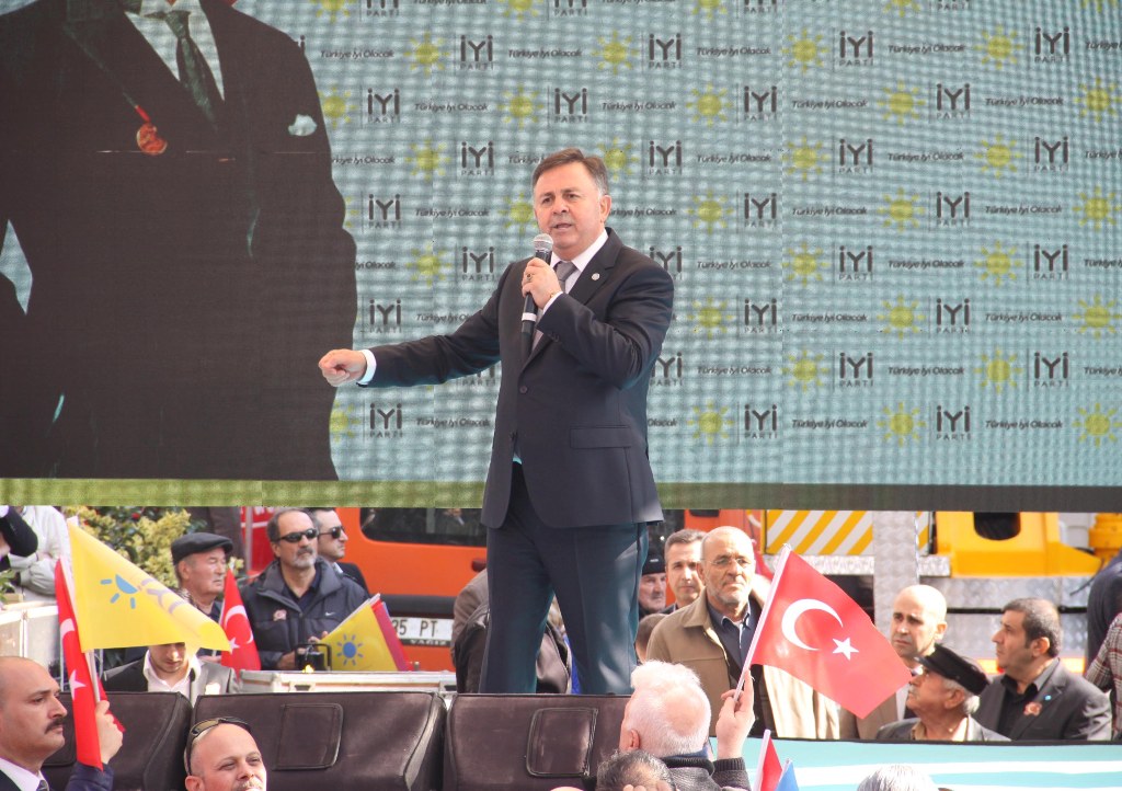 İYİ Parti İzmir'de Akşener heyecanı