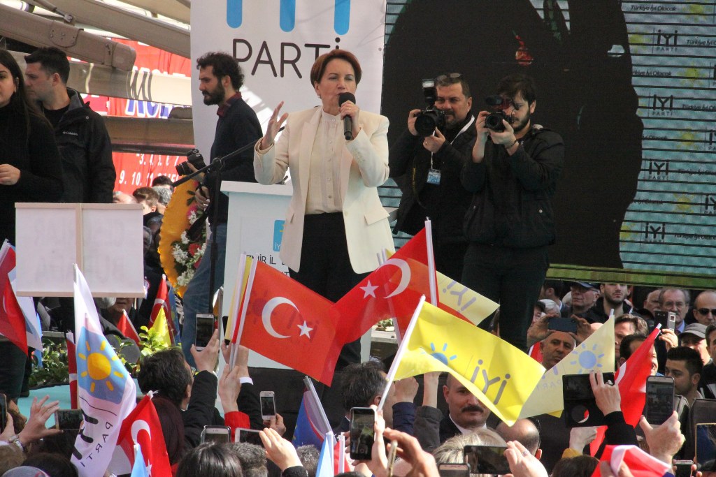 İYİ Parti İzmir'de Akşener heyecanı
