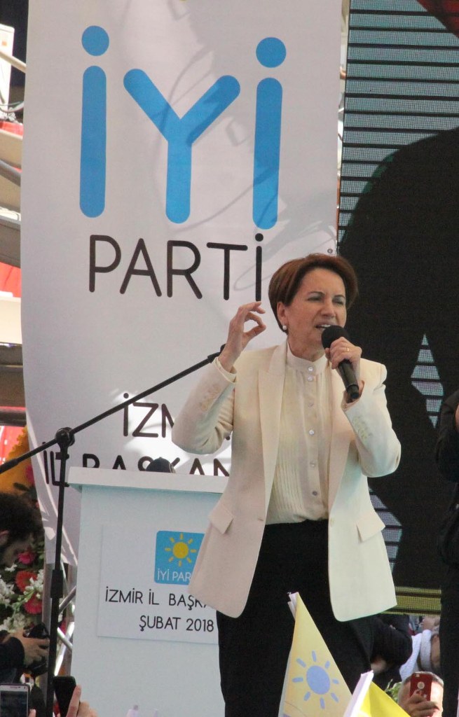 İYİ Parti İzmir'de Akşener heyecanı