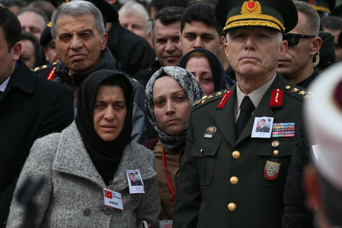 İzmir şehidini uğurladı