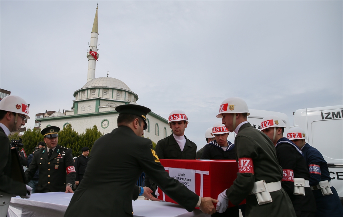 İzmir şehidini uğurladı