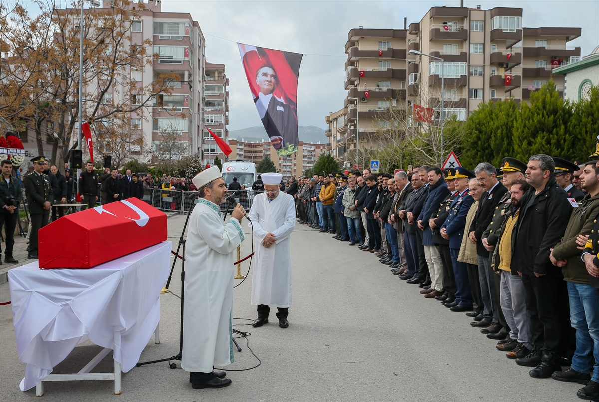İzmir şehidini son yolculuğuna uğurladı