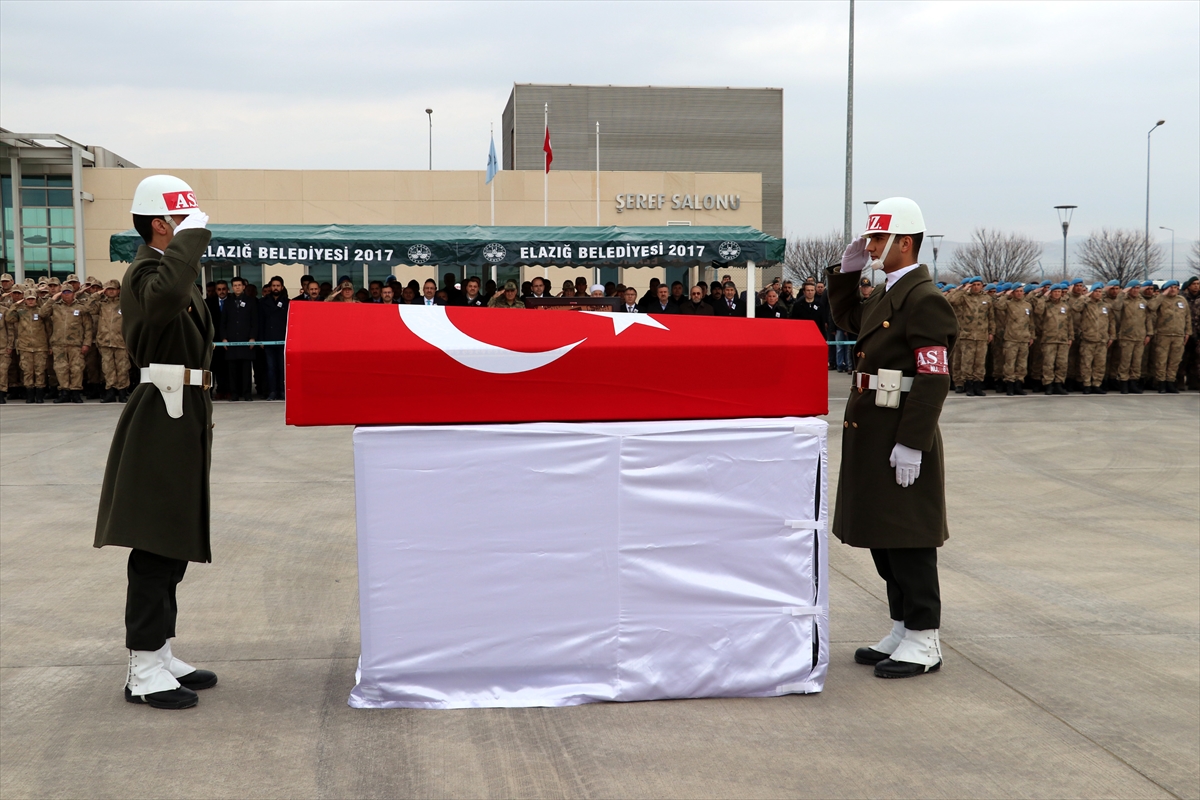 Şehit asker memleketi İzmir'e uğurlandı