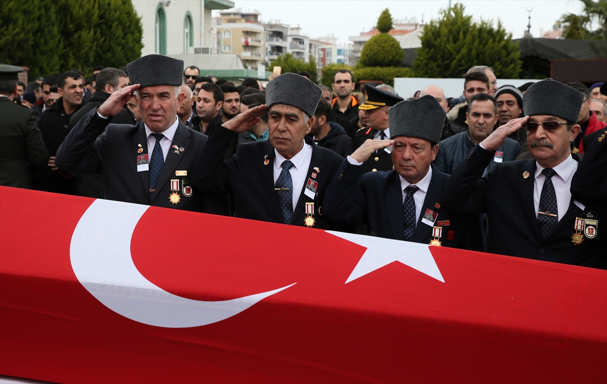 İzmir şehidini son yolculuğuna uğurladı