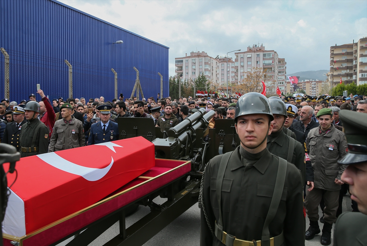 İzmir şehidini son yolculuğuna uğurladı