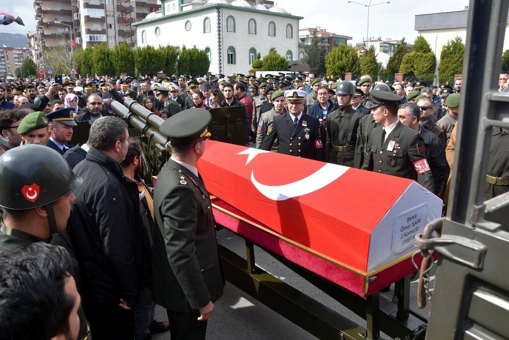 İzmir şehidini son yolculuğuna uğurladı