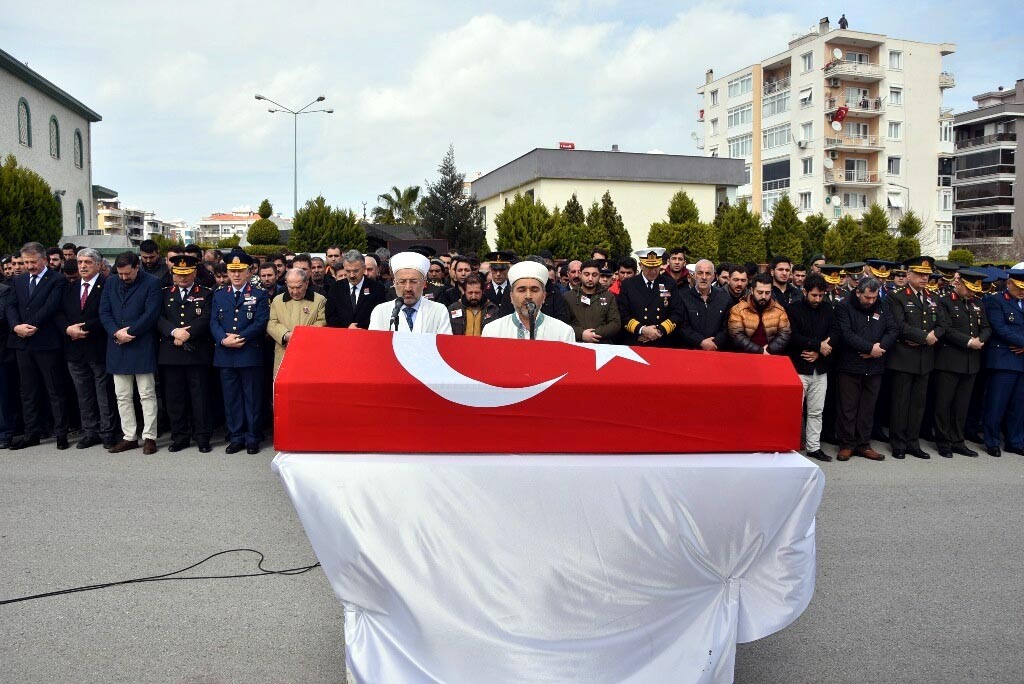 İzmir şehidini son yolculuğuna uğurladı