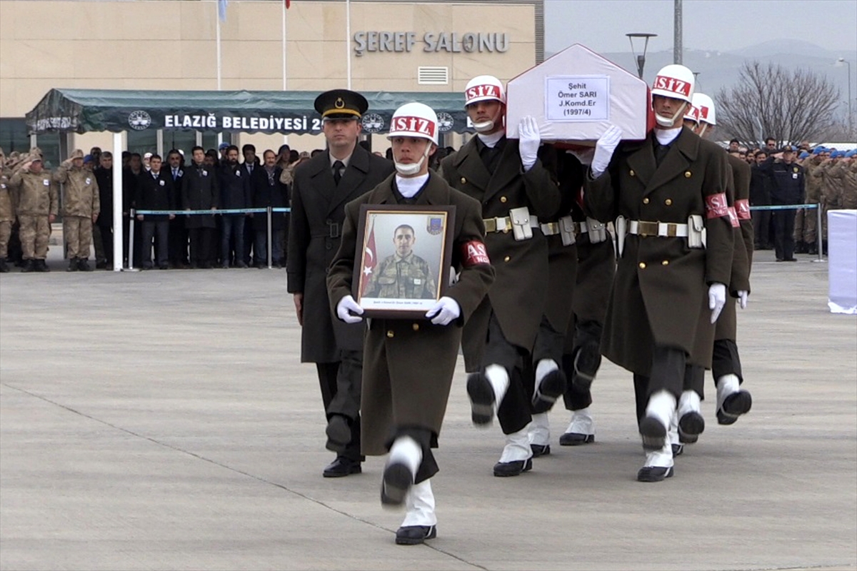 Şehit asker memleketi İzmir'e uğurlandı