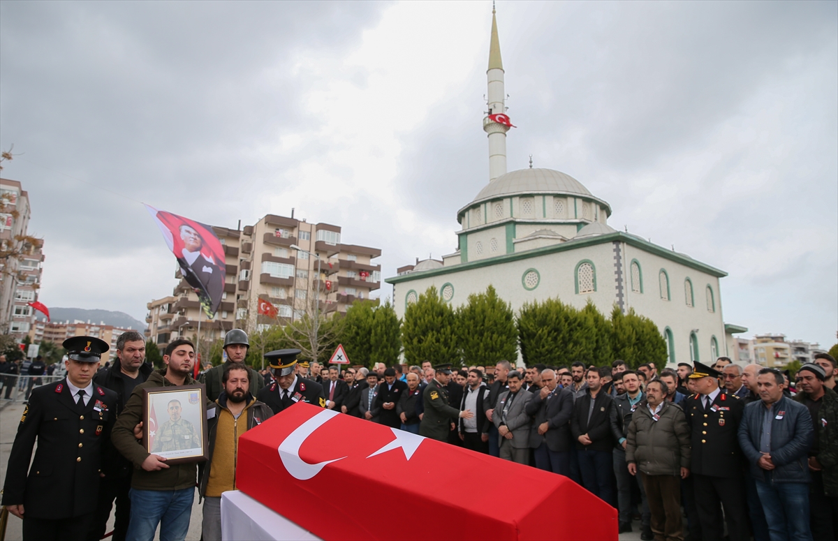 İzmir şehidini son yolculuğuna uğurladı