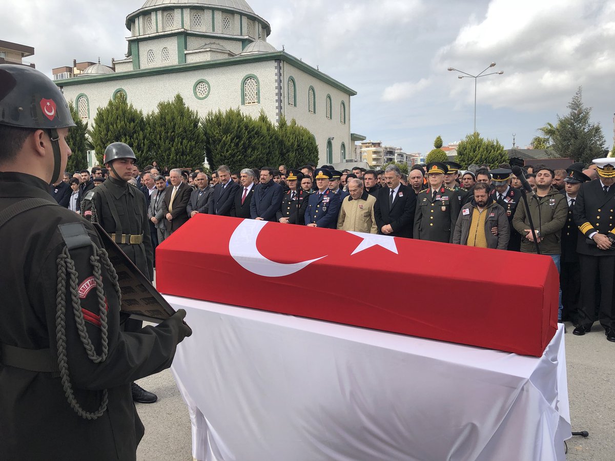 İzmir şehidini son yolculuğuna uğurladı