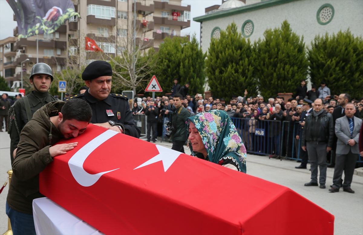 İzmir şehidini son yolculuğuna uğurladı