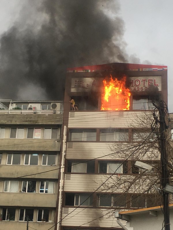 Otelde yangın dehşeti