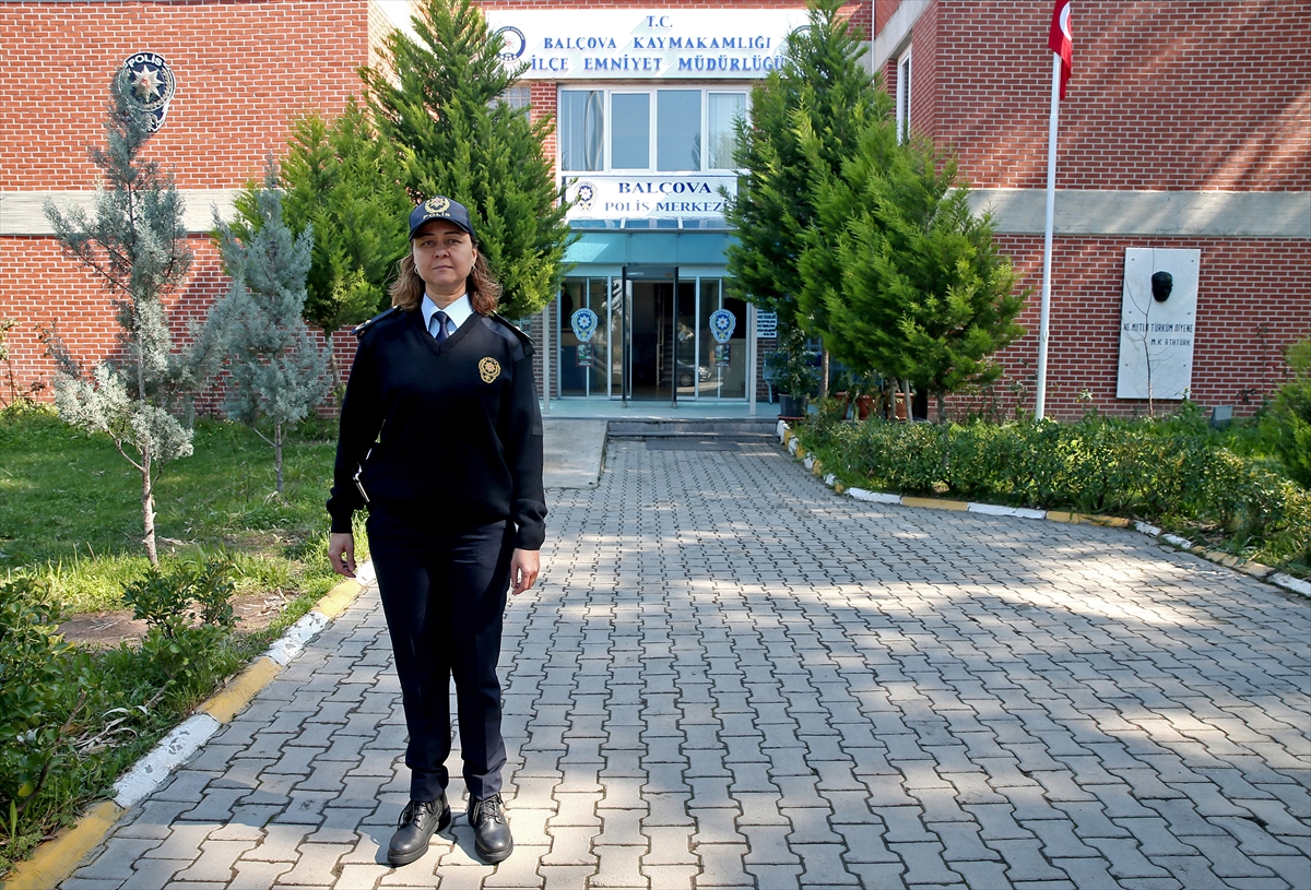 Üniformalı kadınların görev aşkı