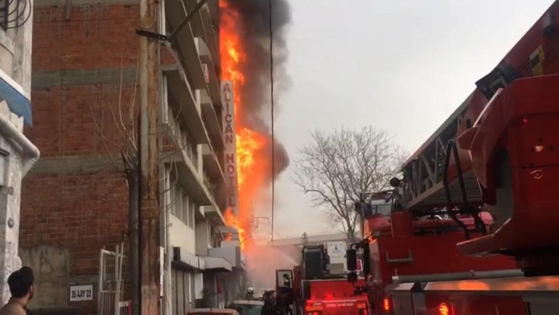 Otelde yangın dehşeti
