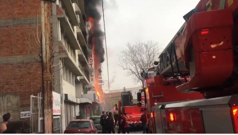Otelde yangın dehşeti