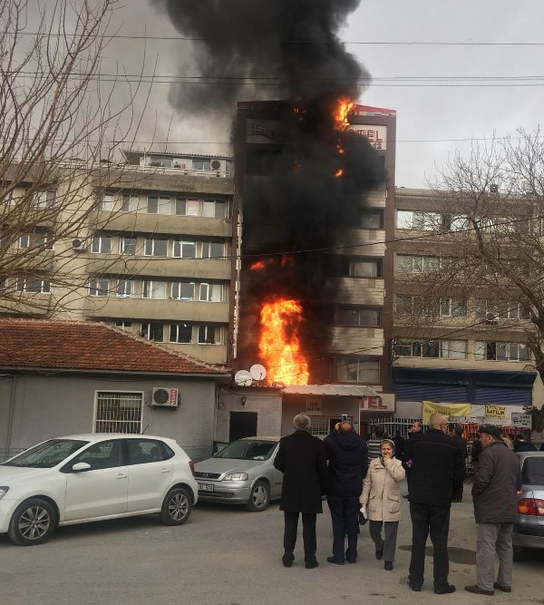 Otelde yangın dehşeti