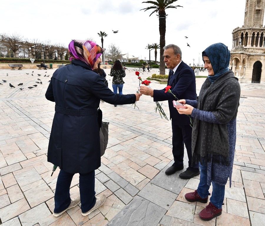 Başkan'dan İzmirli kadınlara sabah sürprizi