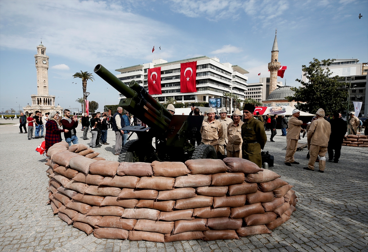 Konak Meydanı'nda Çanakkale cephesi