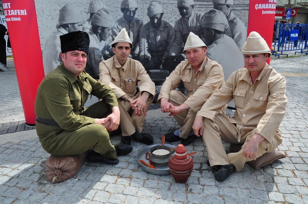 Konak Meydanı'nda Çanakkale cephesi