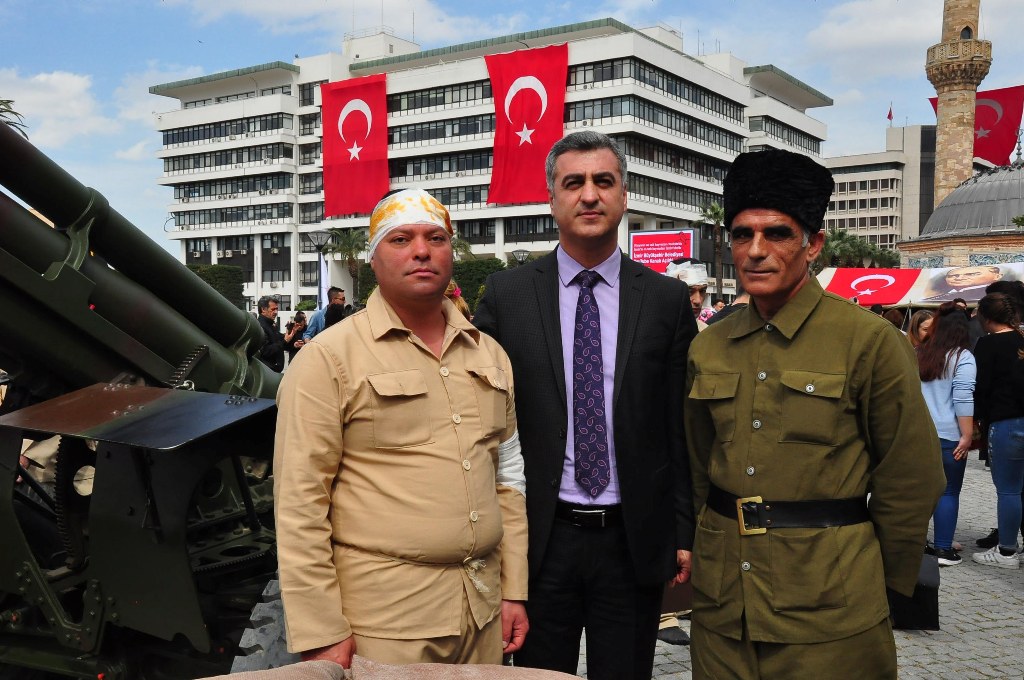 Konak Meydanı'nda Çanakkale cephesi