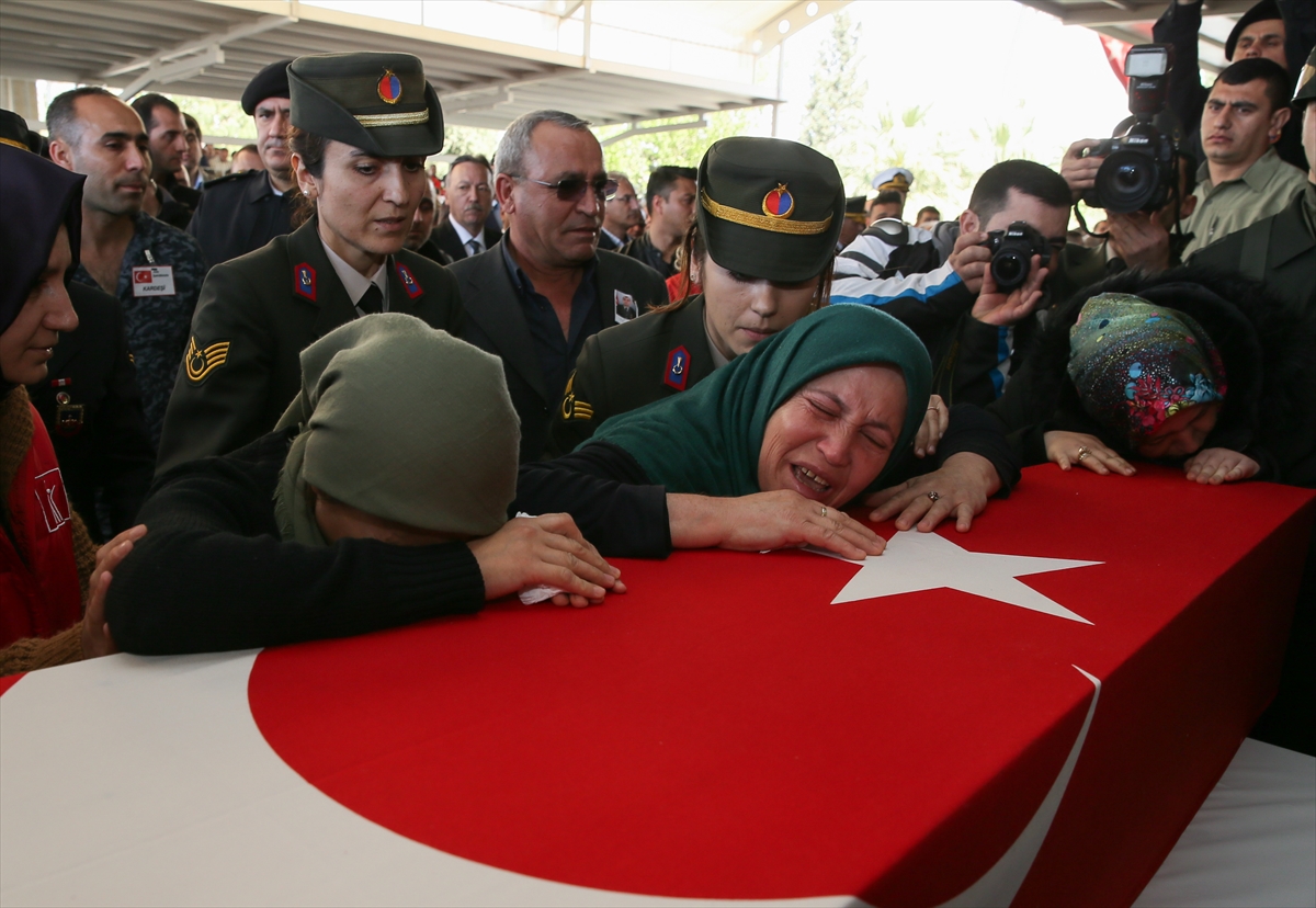 İzmir şehidini uğurladı